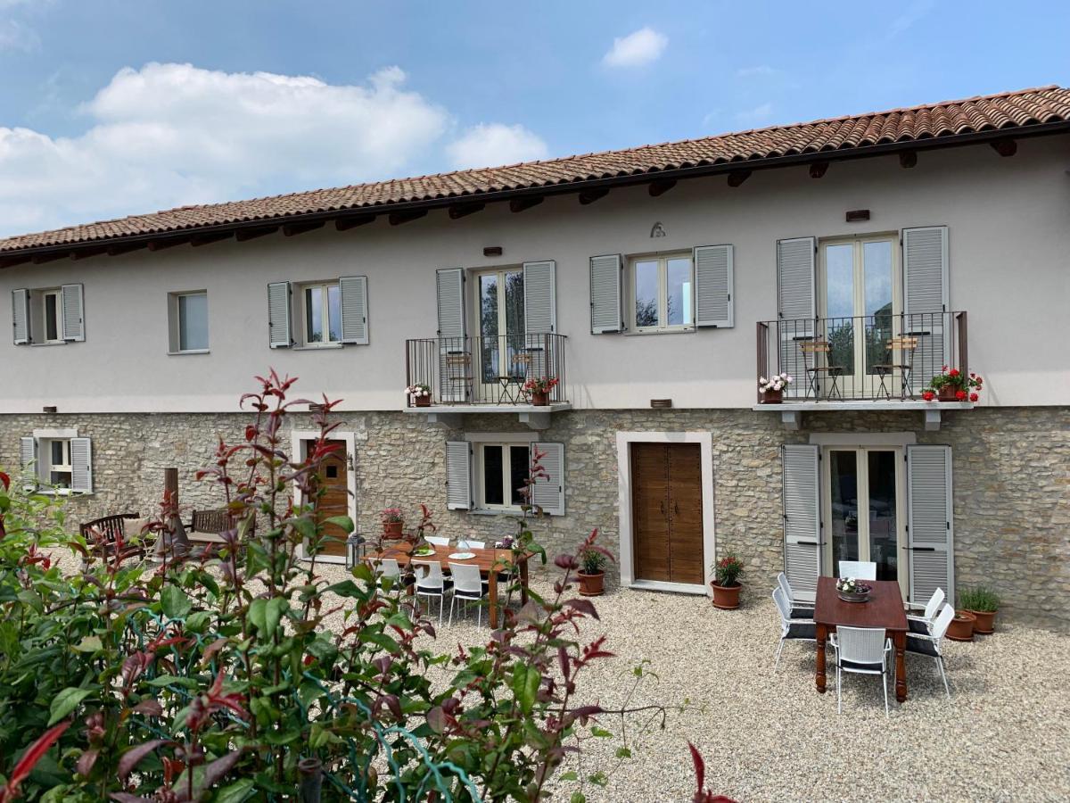 La Luce Delle Colline Bed & Breakfast Serravalle delle Langhe ภายนอก รูปภาพ