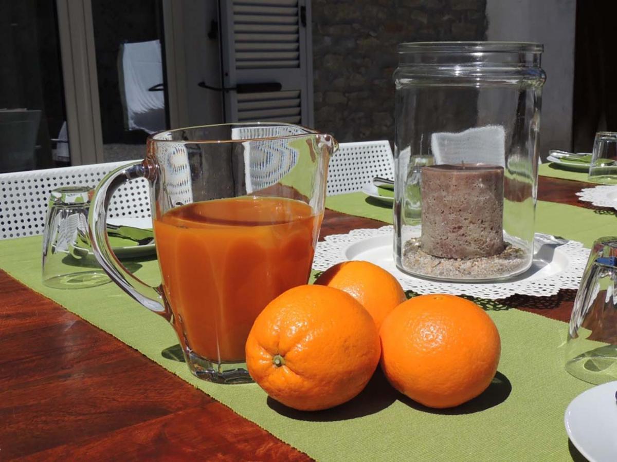 La Luce Delle Colline Bed & Breakfast Serravalle delle Langhe ภายนอก รูปภาพ
