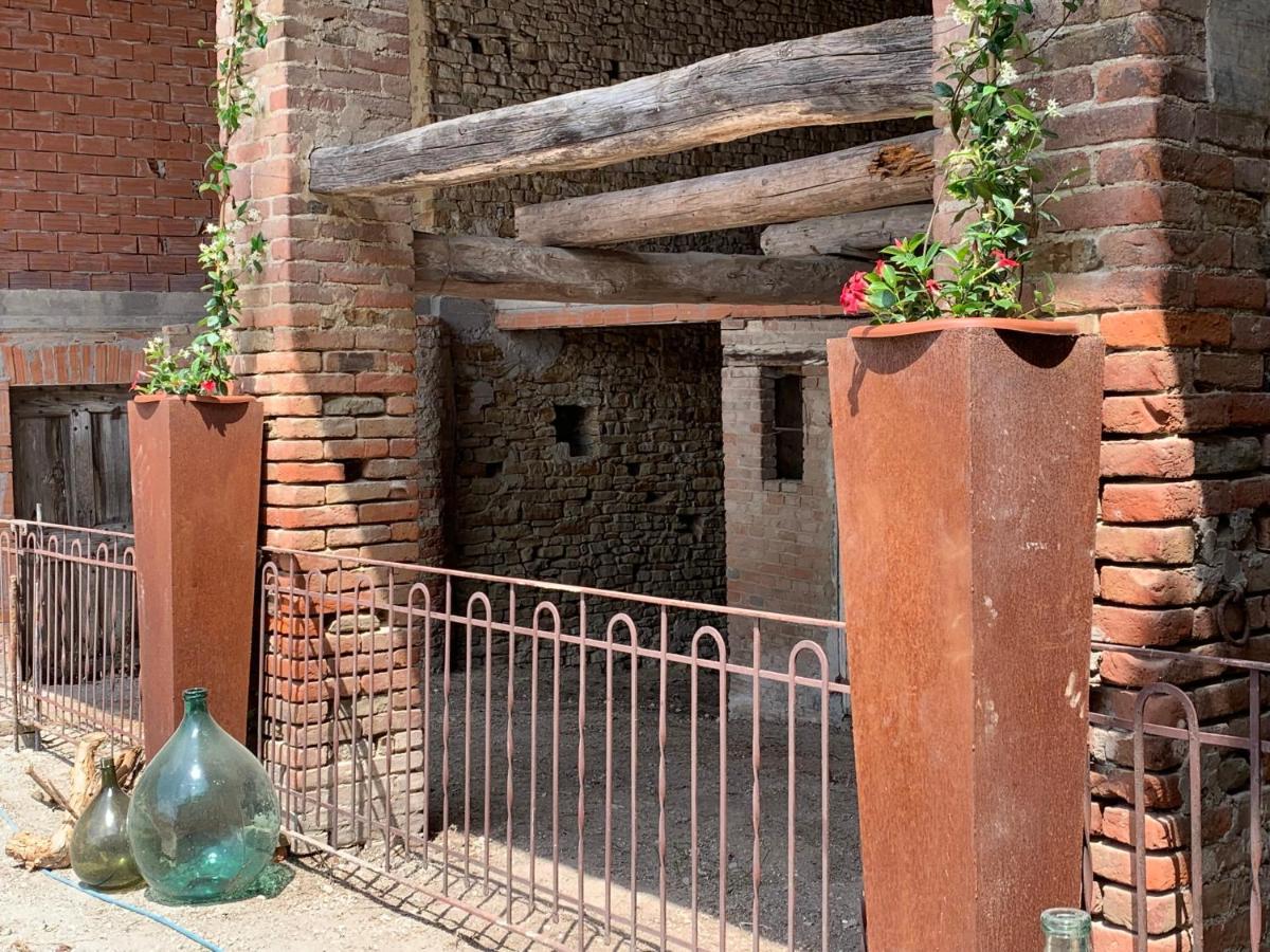 La Luce Delle Colline Bed & Breakfast Serravalle delle Langhe ภายนอก รูปภาพ