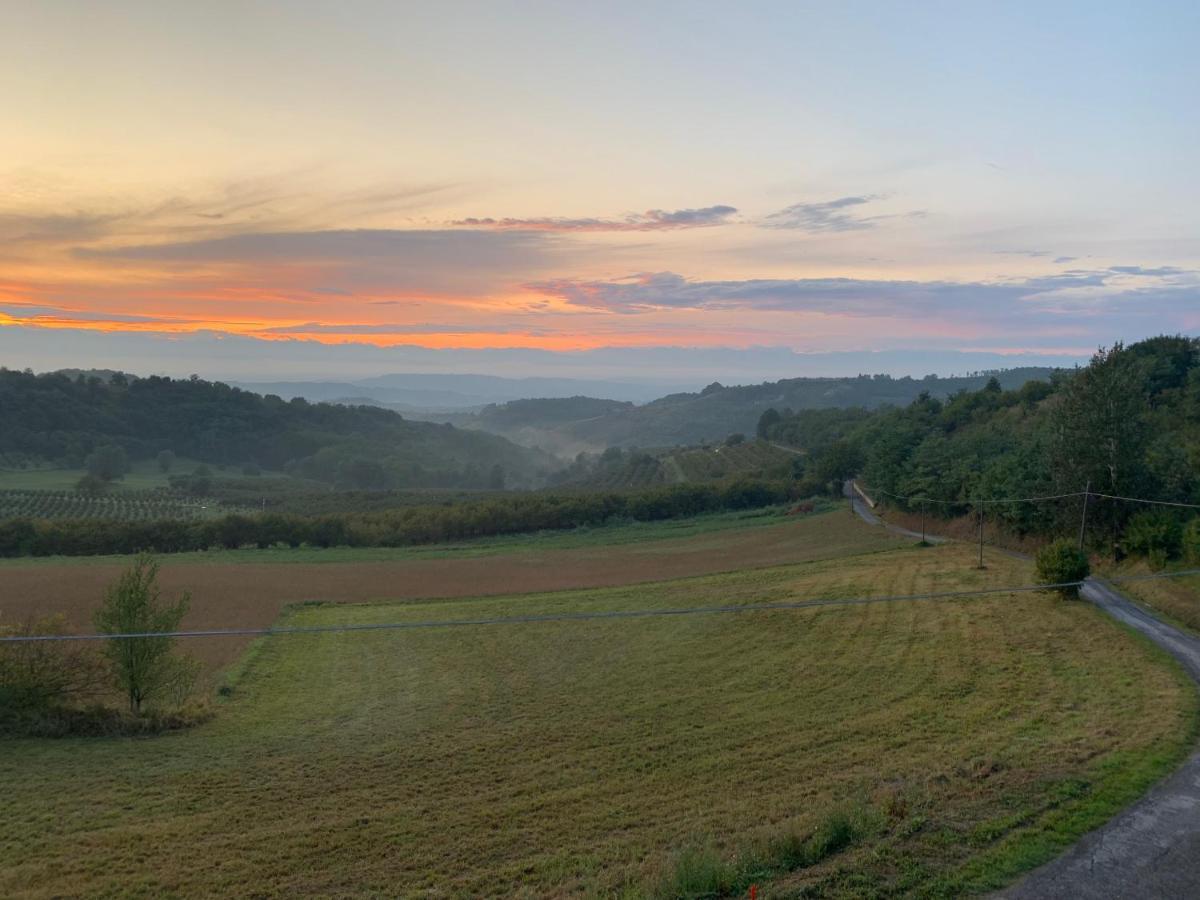 La Luce Delle Colline Bed & Breakfast Serravalle delle Langhe ภายนอก รูปภาพ