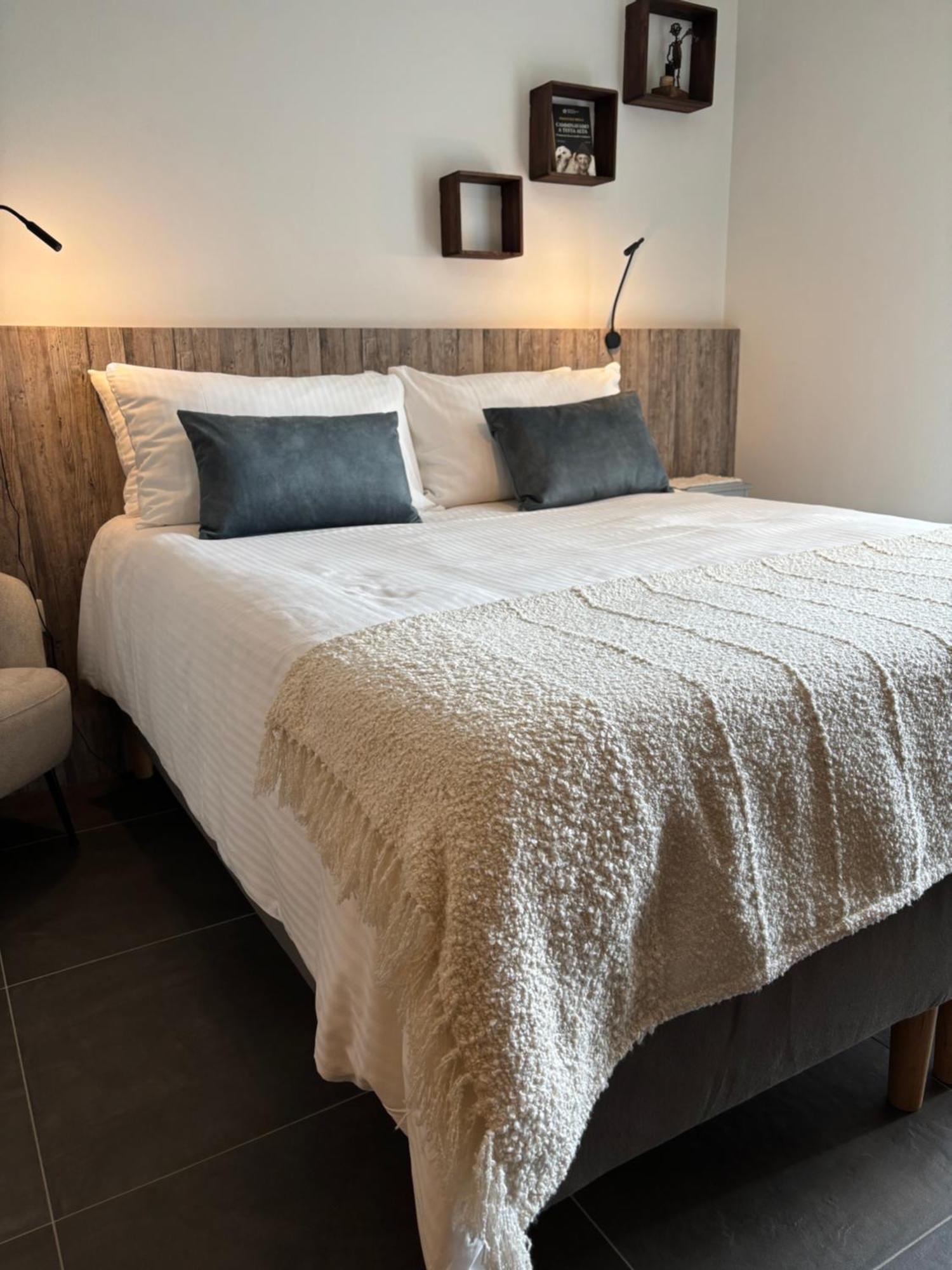 La Luce Delle Colline Bed & Breakfast Serravalle delle Langhe ภายนอก รูปภาพ
