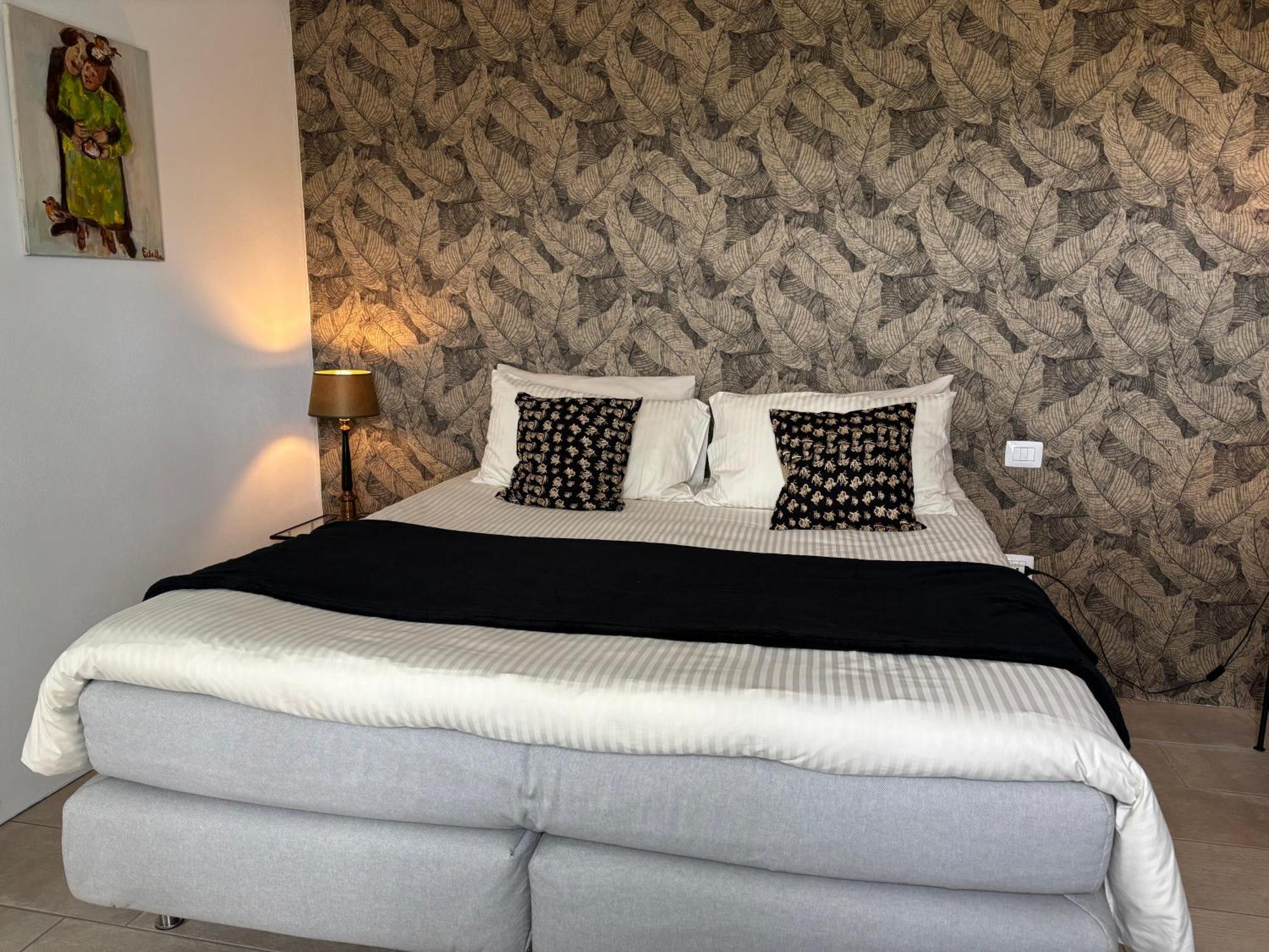 La Luce Delle Colline Bed & Breakfast Serravalle delle Langhe ภายนอก รูปภาพ