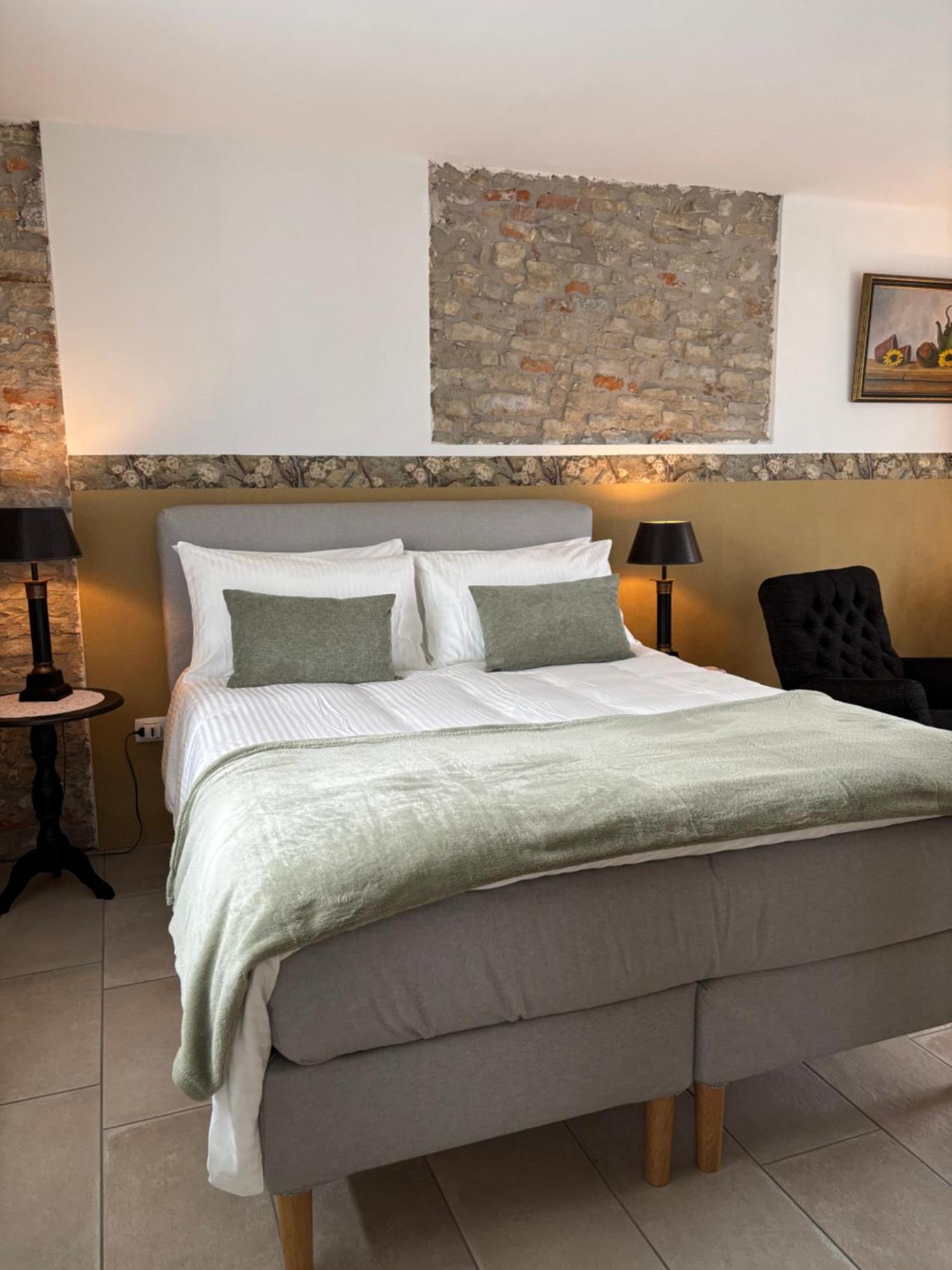 La Luce Delle Colline Bed & Breakfast Serravalle delle Langhe ภายนอก รูปภาพ